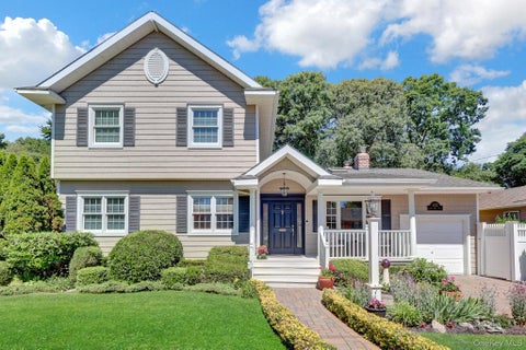 Homes For Sale - 1152 Lakeshore Drive<br/> Massapequa Park, NY 11762
