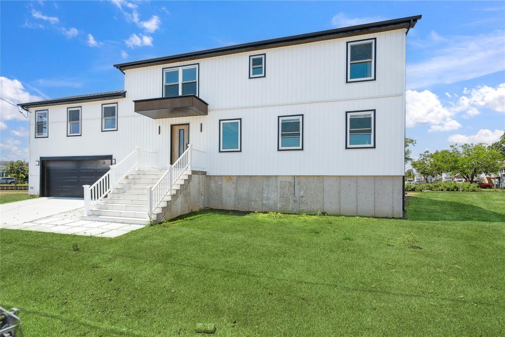 Photo of 775 S 9th Street, Lindenhurst, NY 11757 (MLS # 894492)