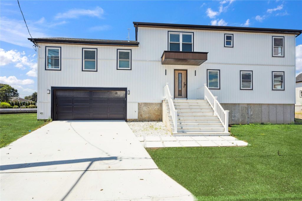 Photo of 775 S 9th Street, Lindenhurst, NY 11757 (MLS # 894492)