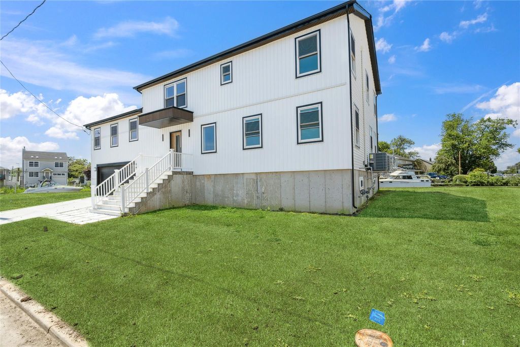 Photo of 775 S 9th Street, Lindenhurst, NY 11757 (MLS # 894492)
