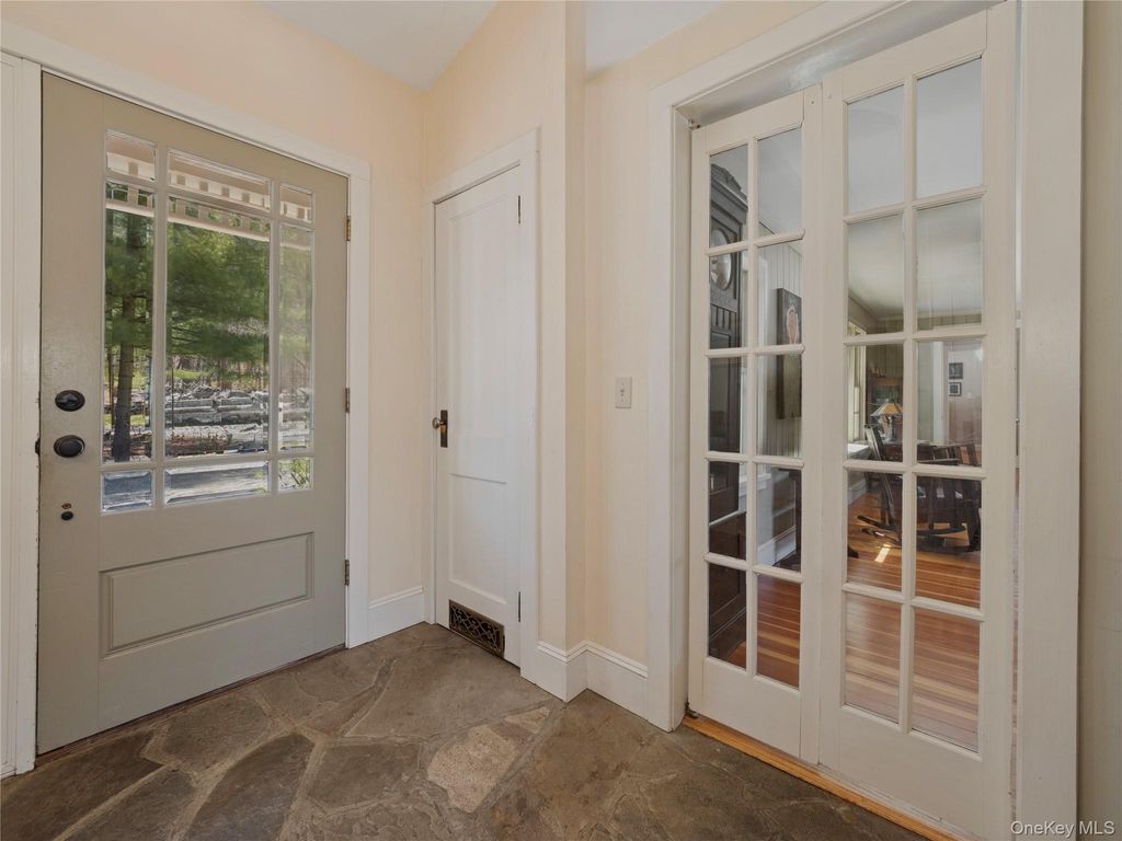 Photo of 8 Manitou Ridge, Garrison, NY 10524 (MLS # 968321)