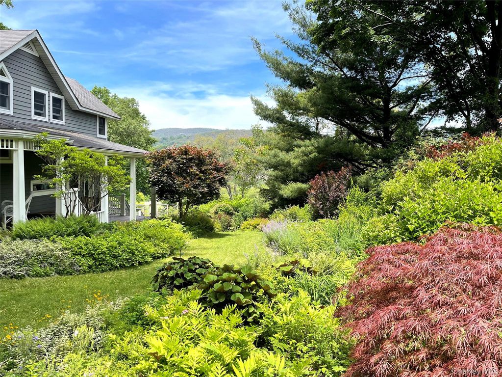 Photo of 8 Manitou Ridge, Garrison, NY 10524 (MLS # 968321)