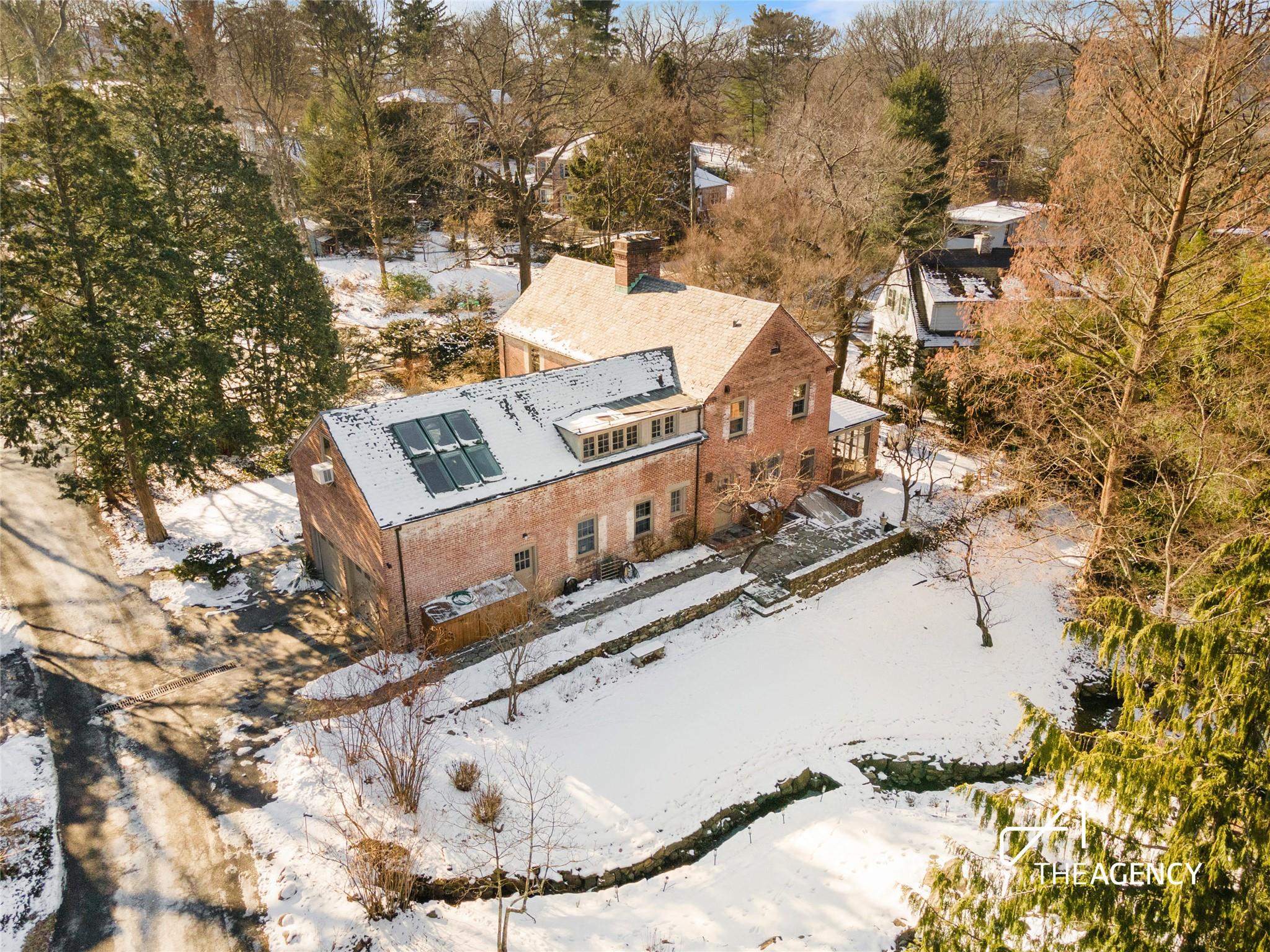 Alderbrook Road, Bronx, New York - 7 Bedrooms  
3 Bathrooms  
10 Rooms - 