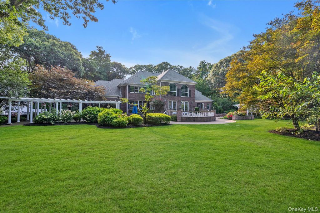 Photo of 11 Danton Lane N, Lattingtown, NY 11560 (MLS # 959529)