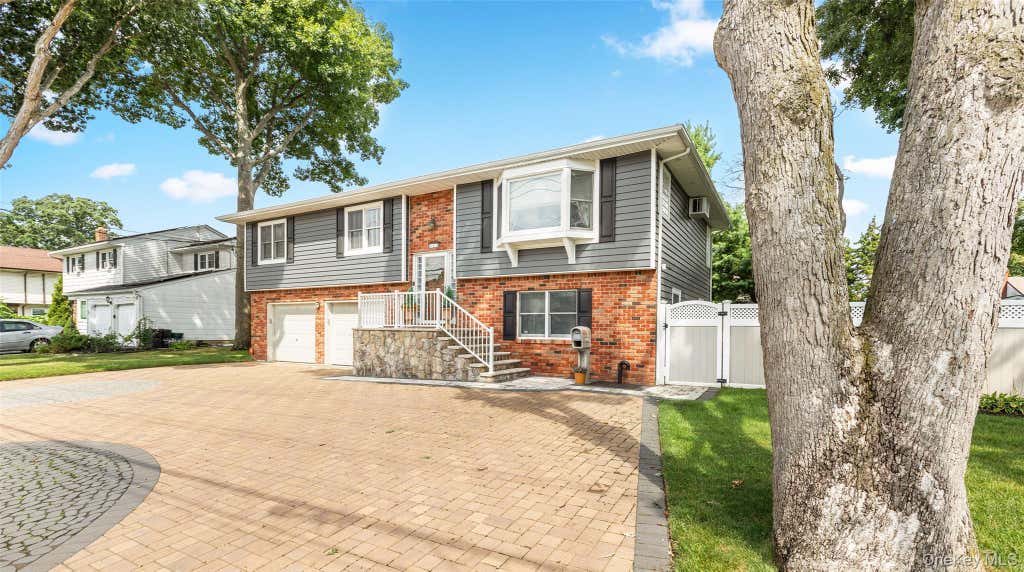 Photo of 487 Nicolls Road, Deer Park, NY 11729 (MLS # 1041241)