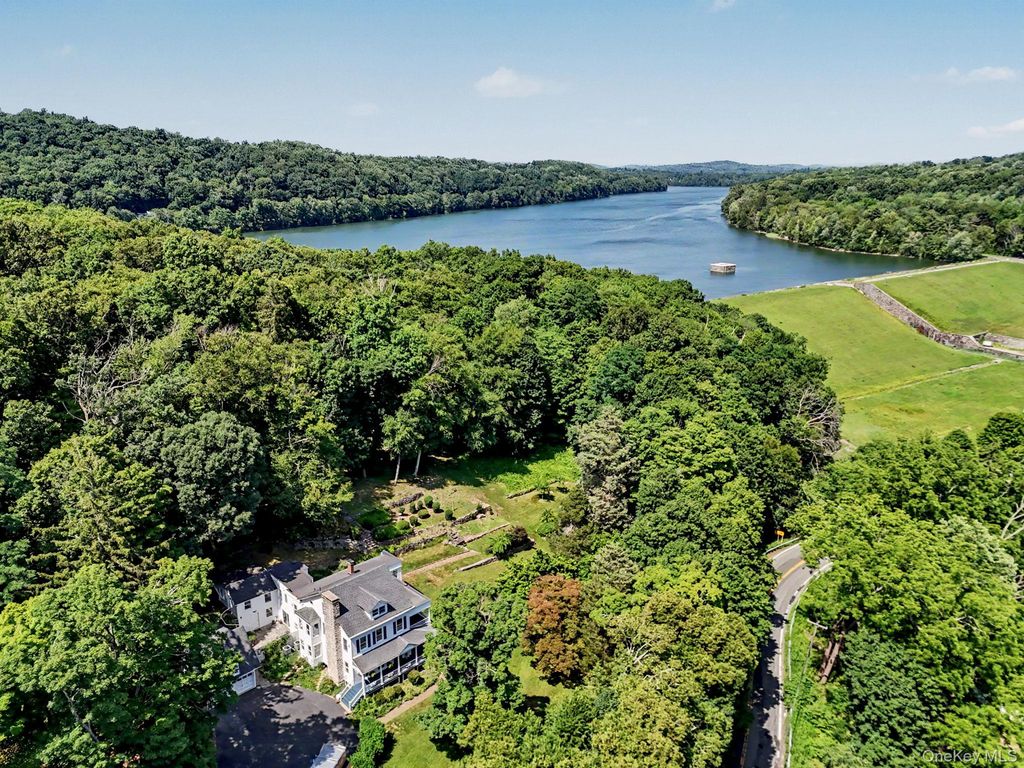 Photo of 2535 Route 35, Katonah, NY 10536 (MLS # 1015743)