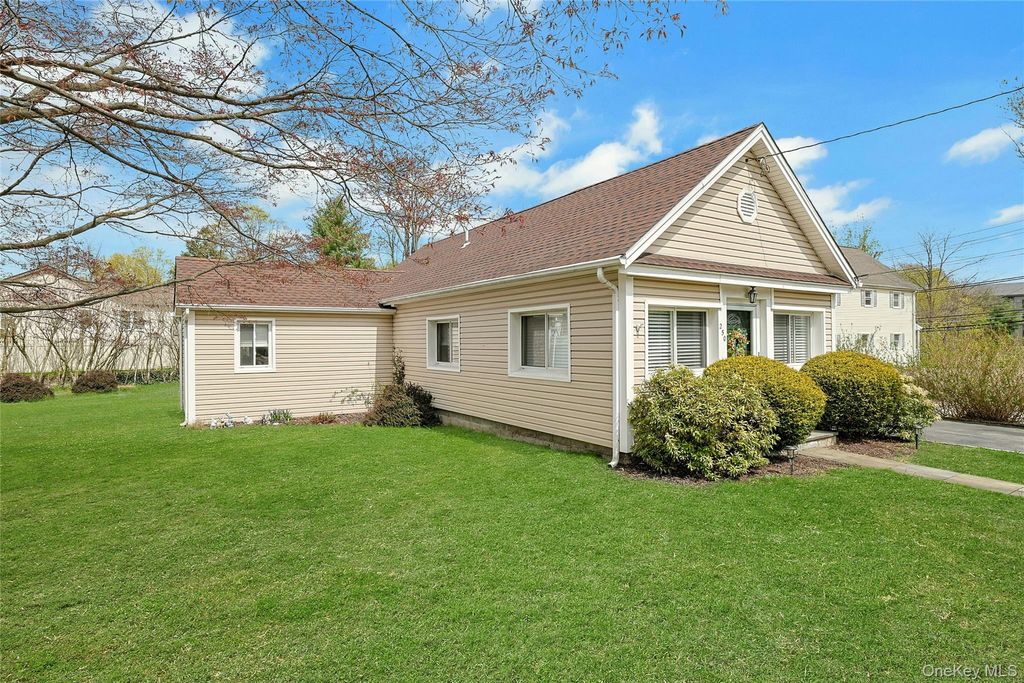 Photo of 250 Catherine Street, Buchanan, NY 10511 (MLS # 983985)