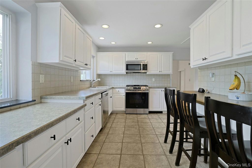 Photo of 250 Catherine Street, Buchanan, NY 10511 (MLS # 983985)