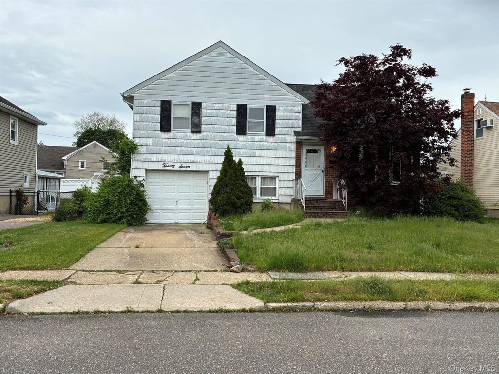 Photo of 27 Elizabeth Drive, Bethpage, NY 11714 (MLS # 1003210)