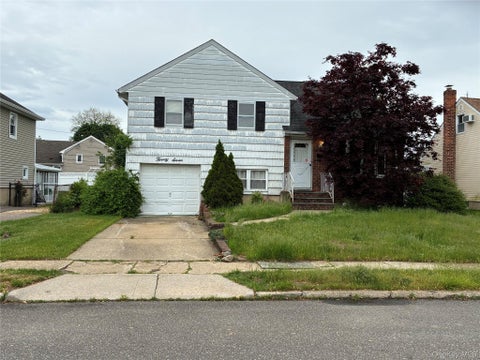 Homes For Sale - 27 Elizabeth Drive<br/> Bethpage, NY 11714