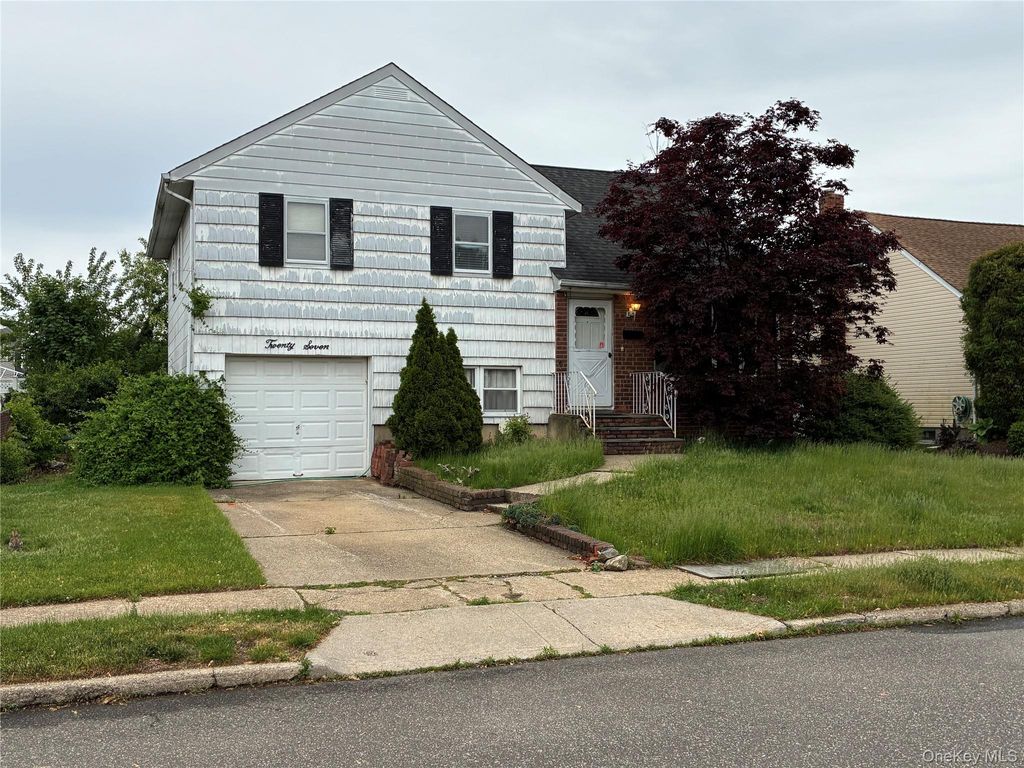 Photo of 27 Elizabeth Drive, Bethpage, NY 11714 (MLS # 1003210)