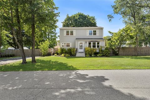 Photo of 12 Lakeview Drive, Middle Island, NY 11953 (MLS # 988391)