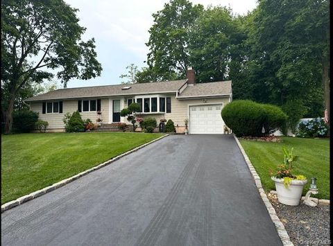 19 Hallock Court Miller Place NY 11764