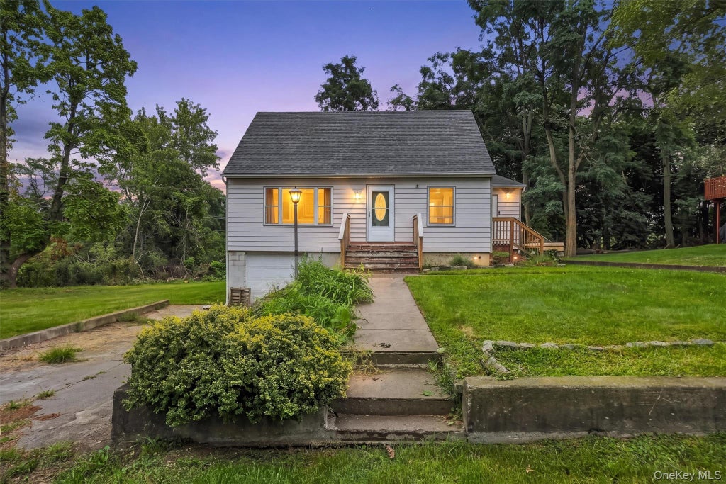 Photo of 4 Garrett Place, Poughkeepsie, NY 12603 (MLS # 1048770)