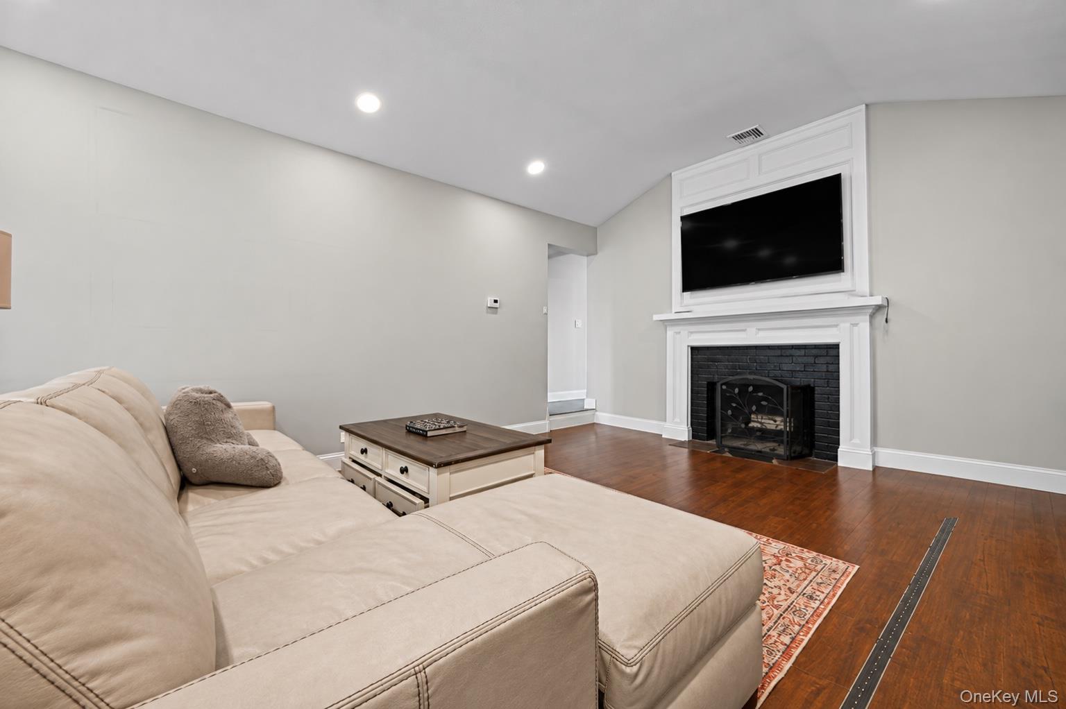 865 N Broadway