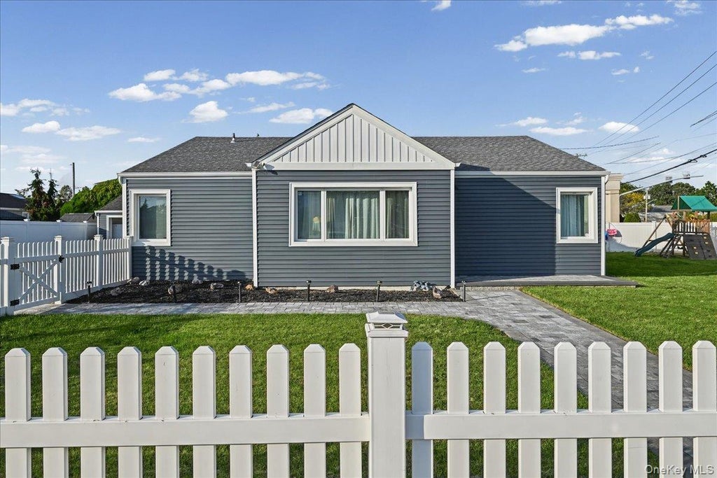 Photo of 865 N Broadway, Massapequa, NY 11758 (MLS # 1065461)
