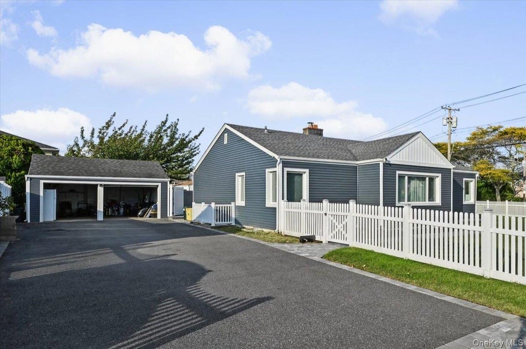 Photo of 865 N Broadway, Massapequa, NY 11758 (MLS # 1065461)