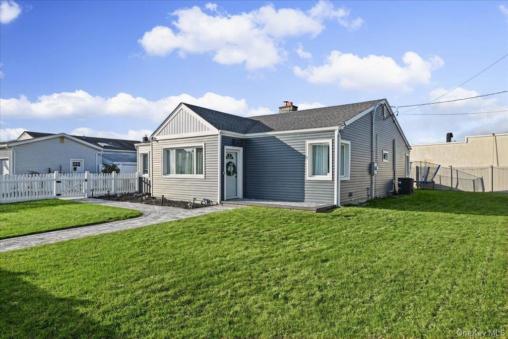 Photo of 865 N Broadway, Massapequa, NY 11758 (MLS # 1065461)