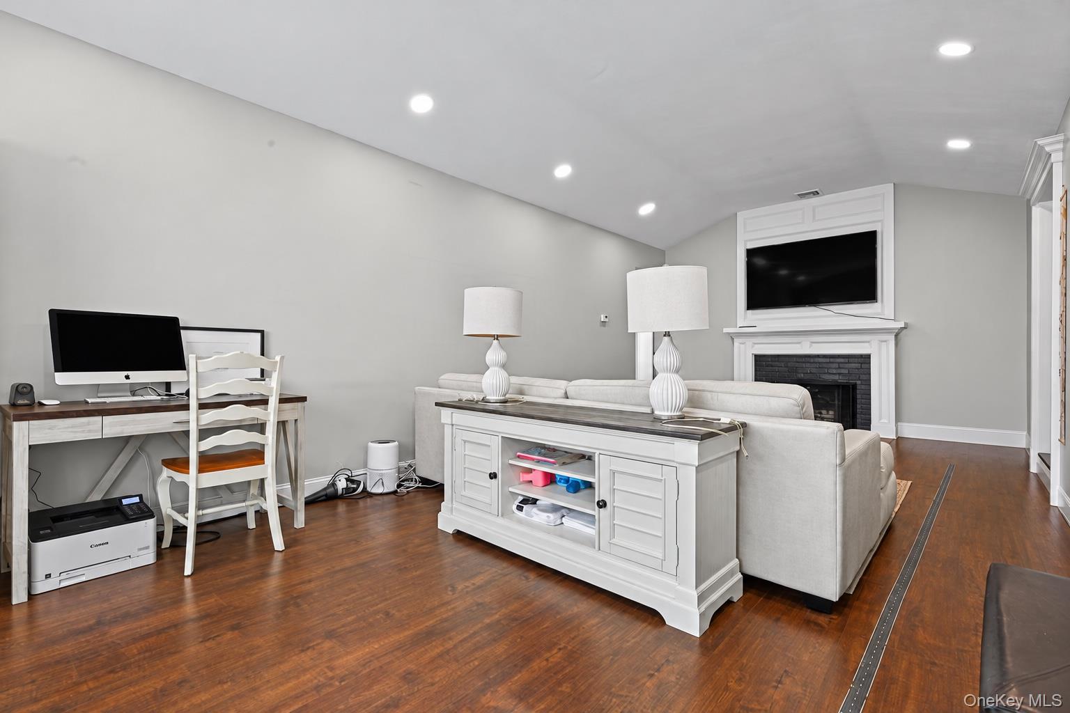 865 N Broadway