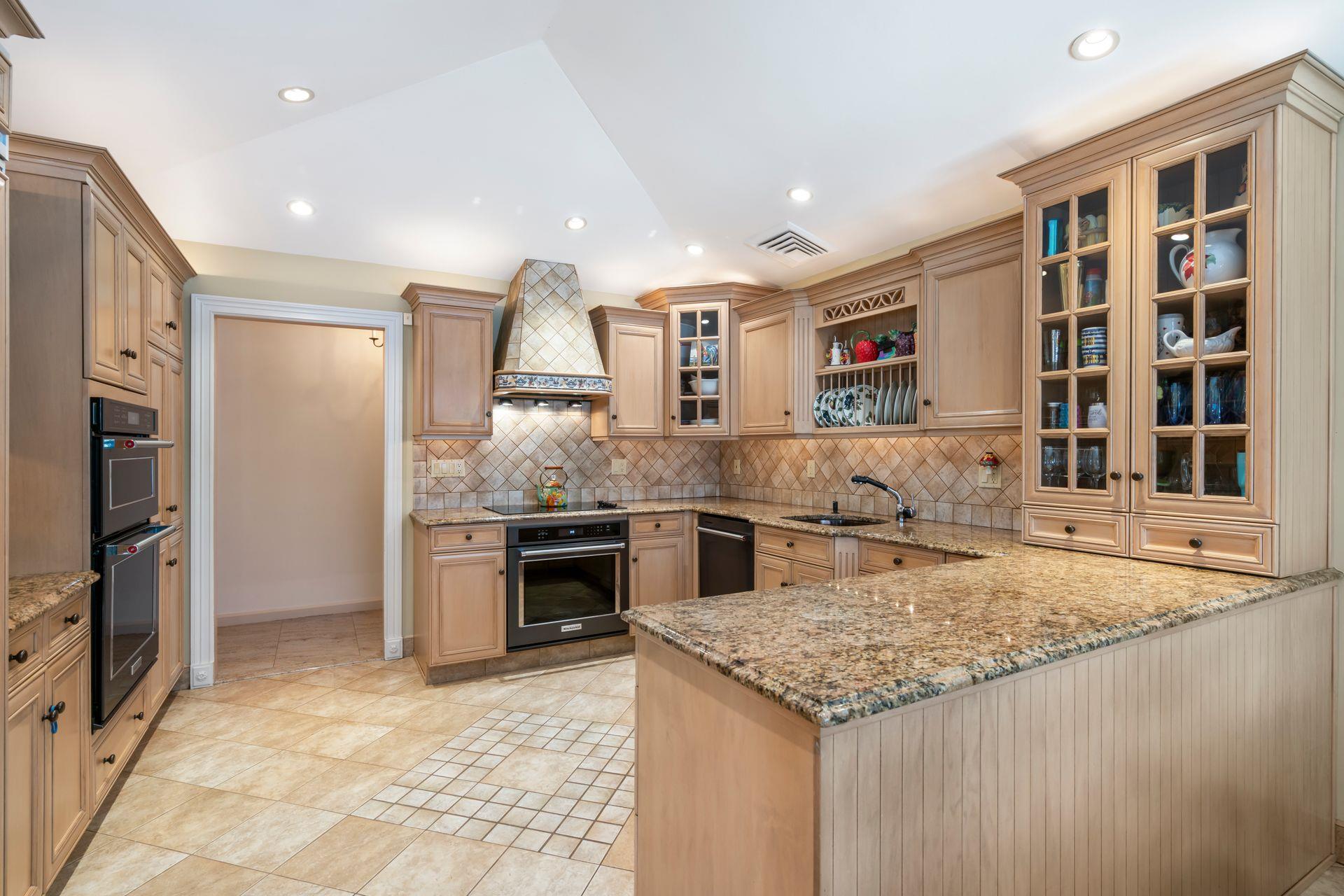 28 Stepping Stone Crescent, Dix Hills, New York image 18
