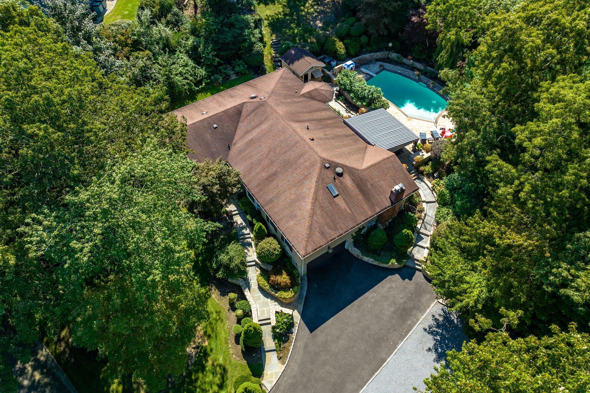 28 Stepping Stone Crescent, Dix Hills, New York image 11