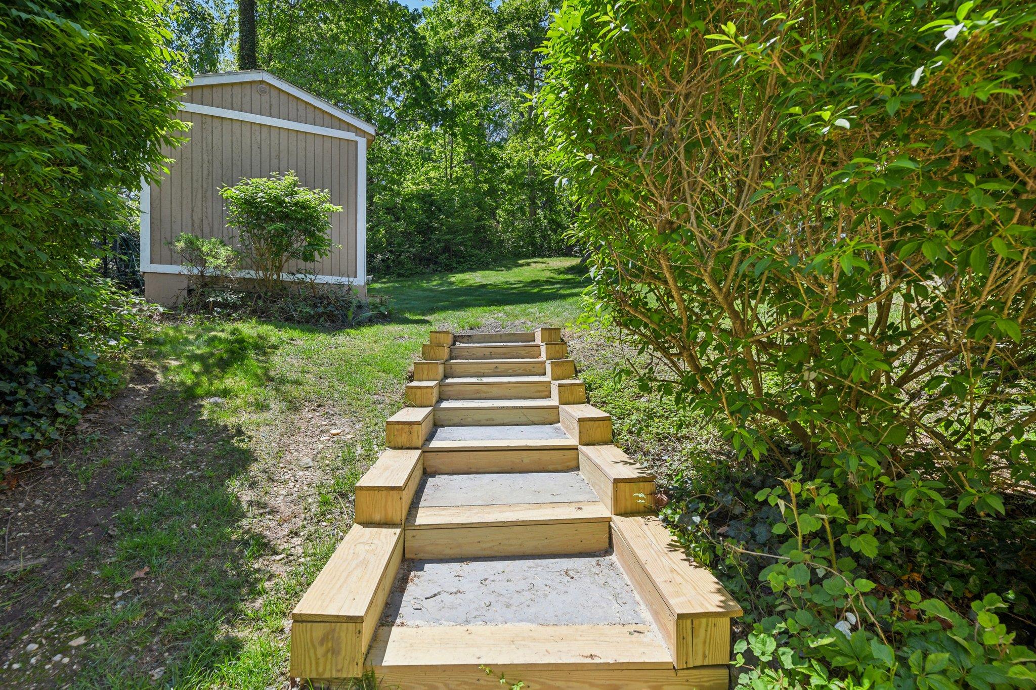 28 Stepping Stone Crescent, Dix Hills, New York image 40