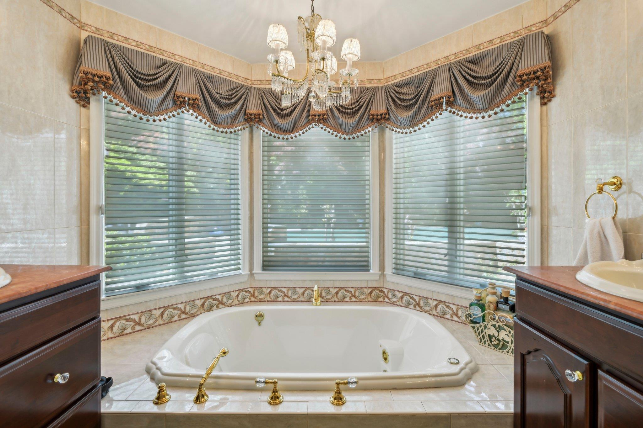 28 Stepping Stone Crescent, Dix Hills, New York image 29