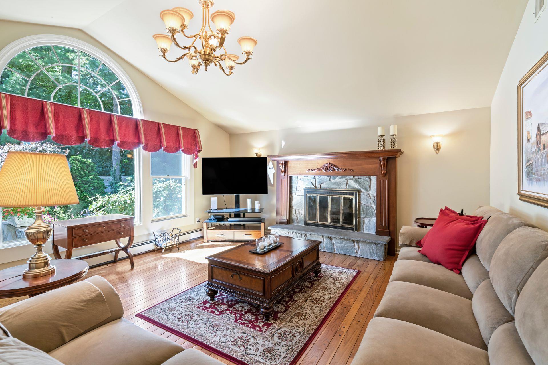 28 Stepping Stone Crescent, Dix Hills, New York image 22