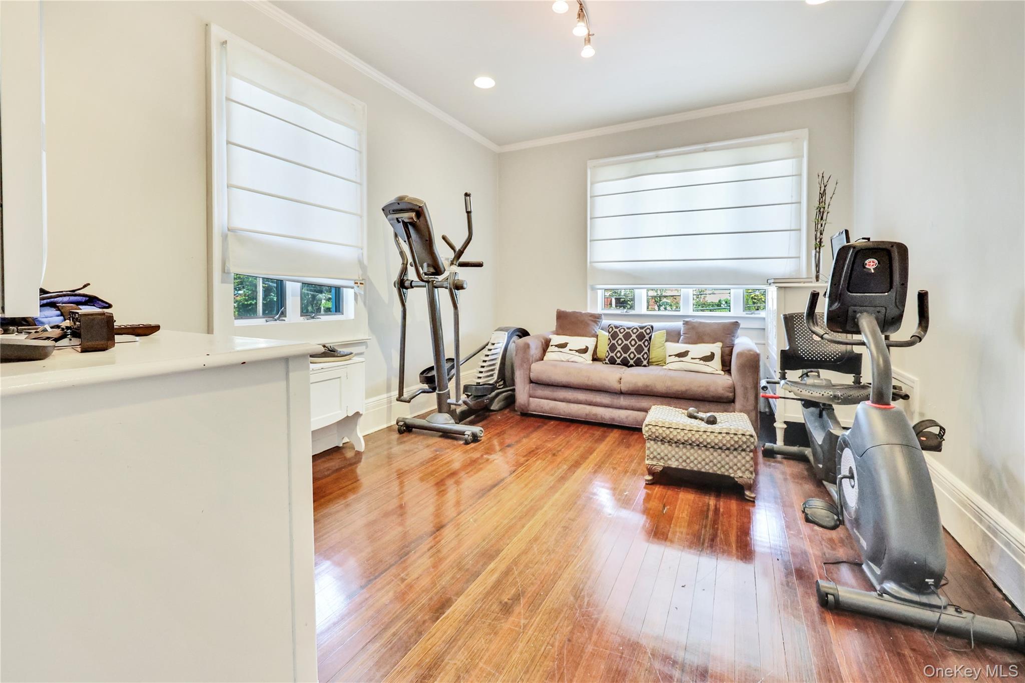 Lawrence, New York 11559, United States, 5 Bedrooms Bedrooms, ,4 BathroomsBathrooms,Residential,Active,202741