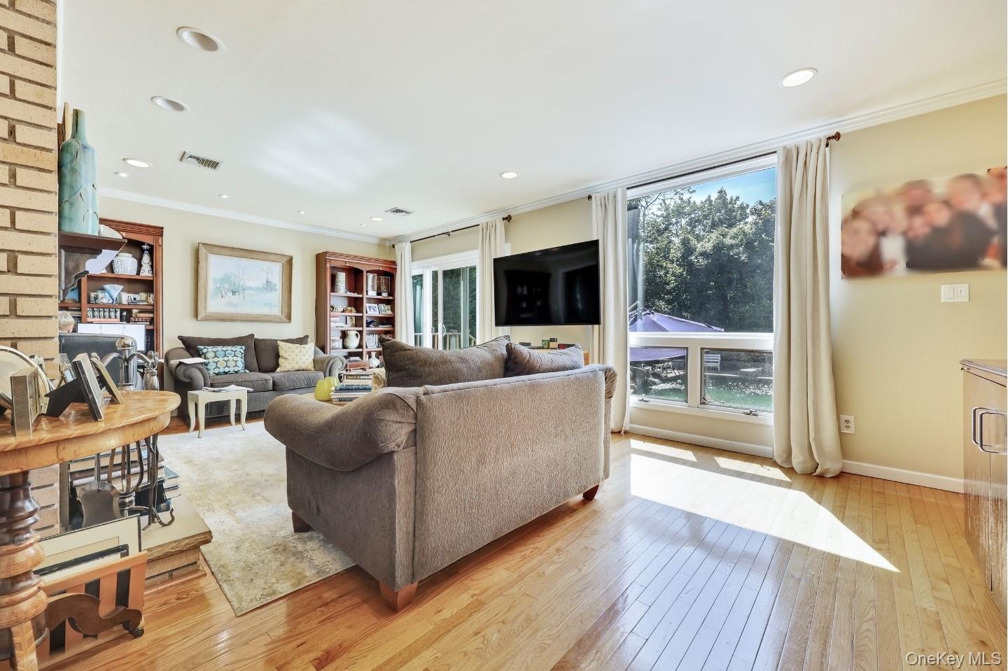 Lawrence, New York 11559, United States, 5 Bedrooms Bedrooms, ,4 BathroomsBathrooms,Residential,Active,202741