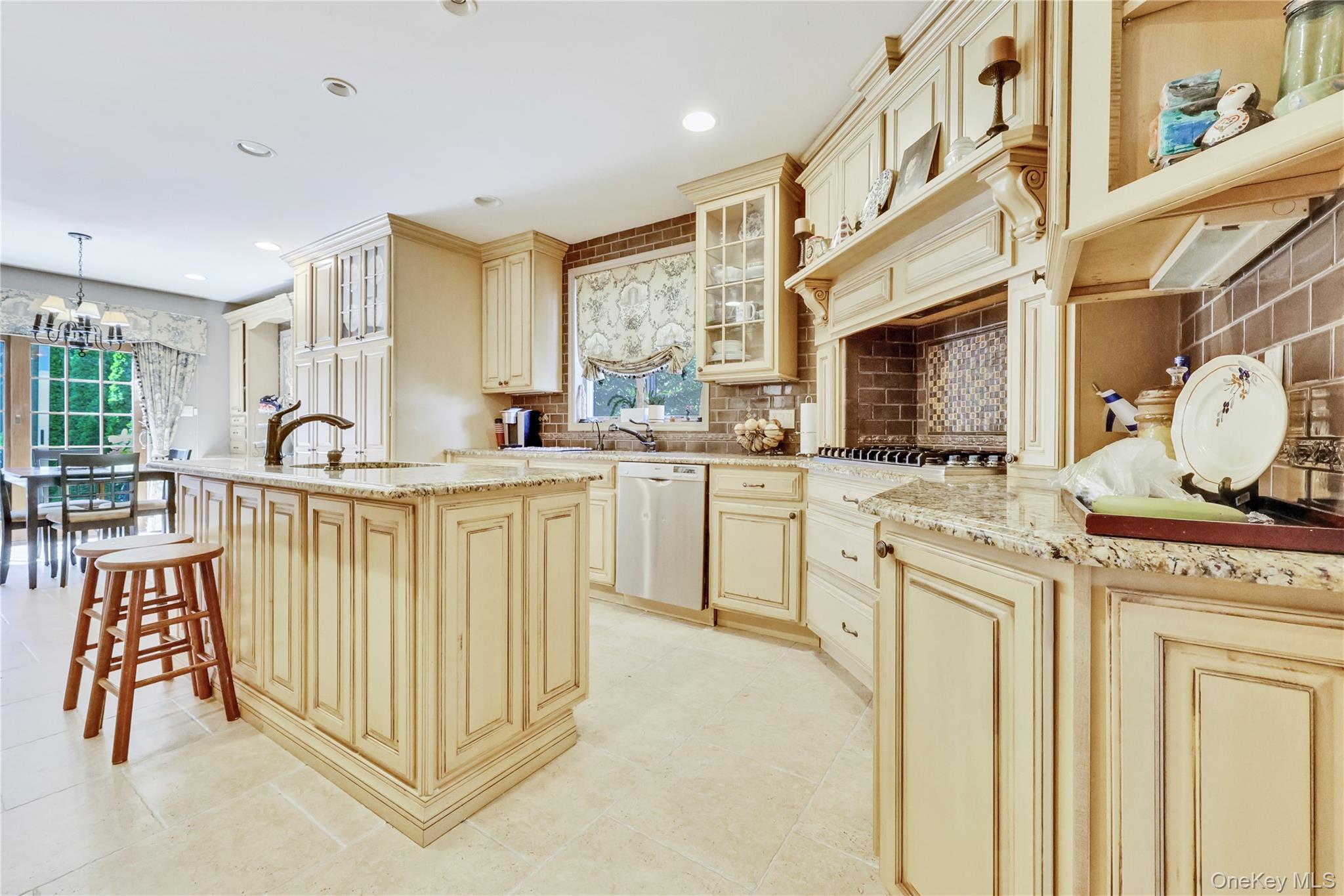 Lawrence, New York 11559, United States, 5 Bedrooms Bedrooms, ,4 BathroomsBathrooms,Residential,Active,202741