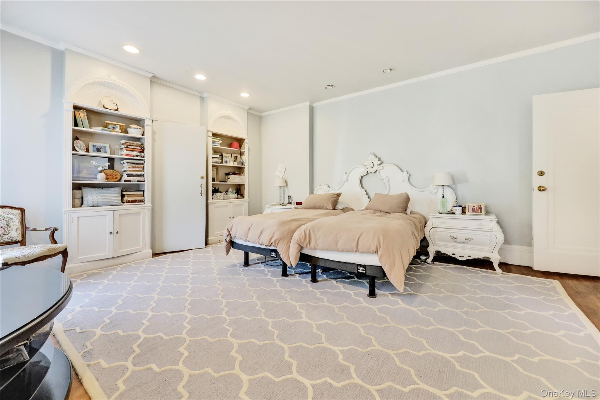 Lawrence, New York 11559, United States, 5 Bedrooms Bedrooms, ,4 BathroomsBathrooms,Residential,Active,202741