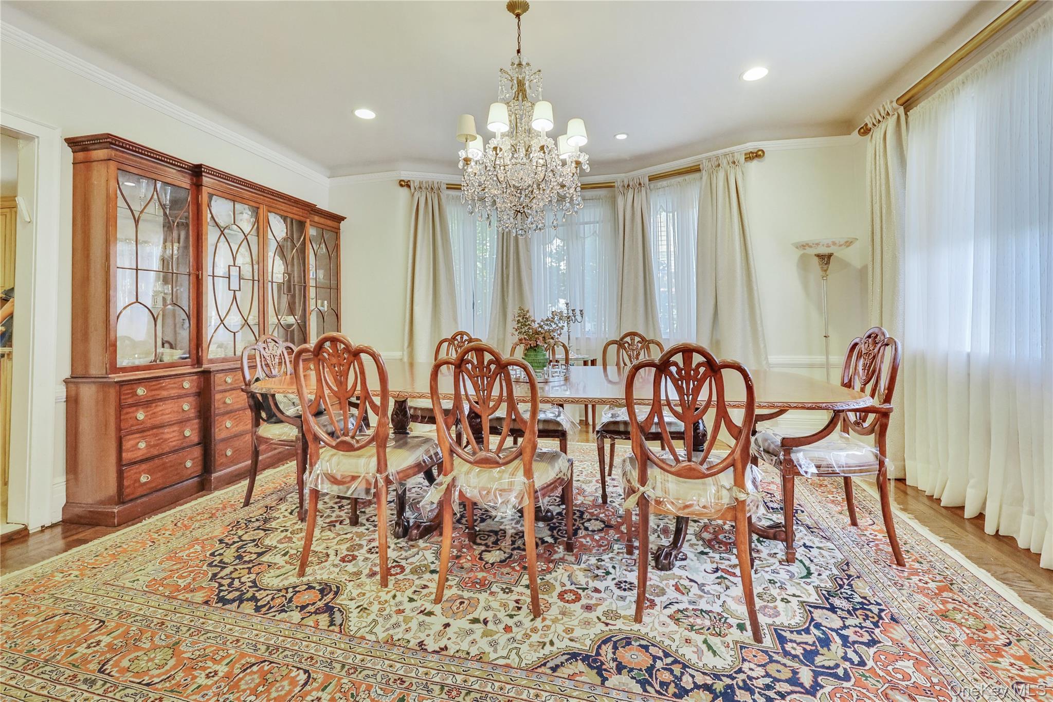 Lawrence, New York 11559, United States, 5 Bedrooms Bedrooms, ,4 BathroomsBathrooms,Residential,Active,202741