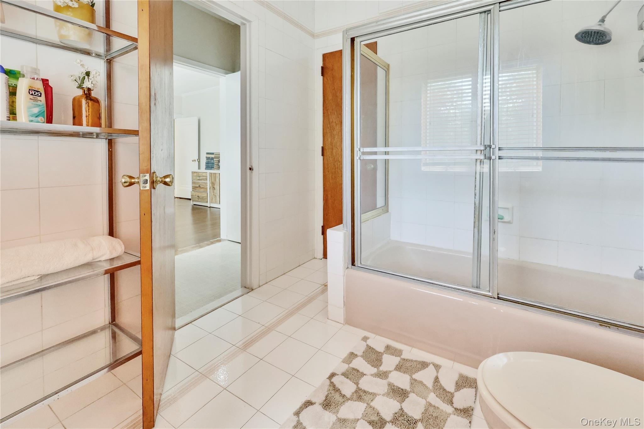 Lawrence, New York 11559, United States, 5 Bedrooms Bedrooms, ,4 BathroomsBathrooms,Residential,Active,202741