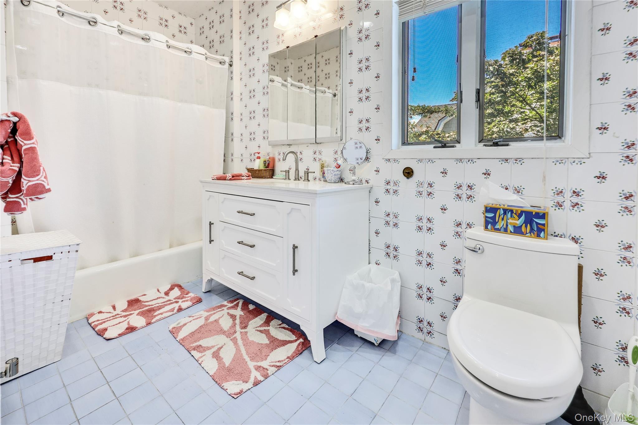 Lawrence, New York 11559, United States, 5 Bedrooms Bedrooms, ,4 BathroomsBathrooms,Residential,Active,202741