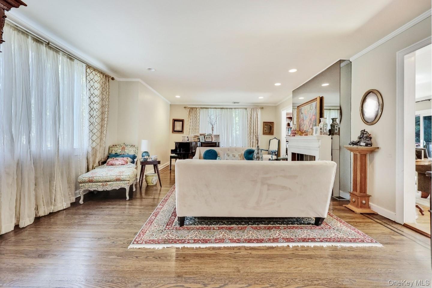 Lawrence, New York 11559, United States, 5 Bedrooms Bedrooms, ,4 BathroomsBathrooms,Residential,Active,202741