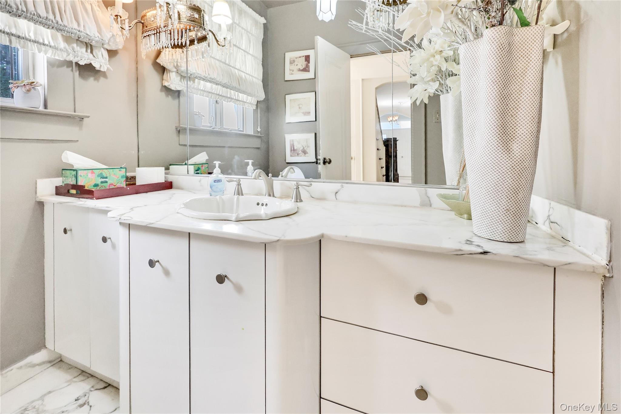 Lawrence, New York 11559, United States, 5 Bedrooms Bedrooms, ,4 BathroomsBathrooms,Residential,Active,202741