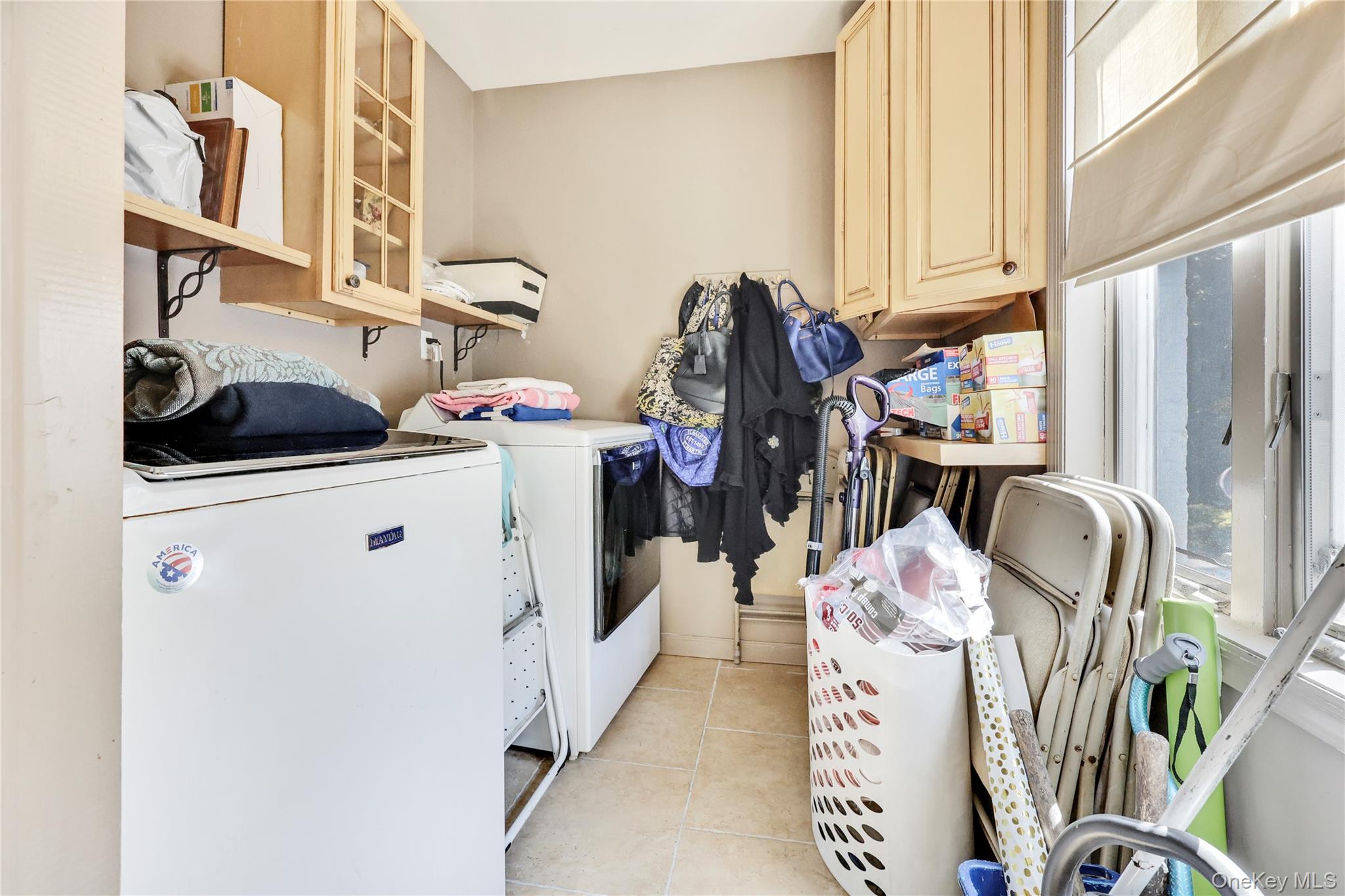 Lawrence, New York 11559, United States, 5 Bedrooms Bedrooms, ,4 BathroomsBathrooms,Residential,Active,202741