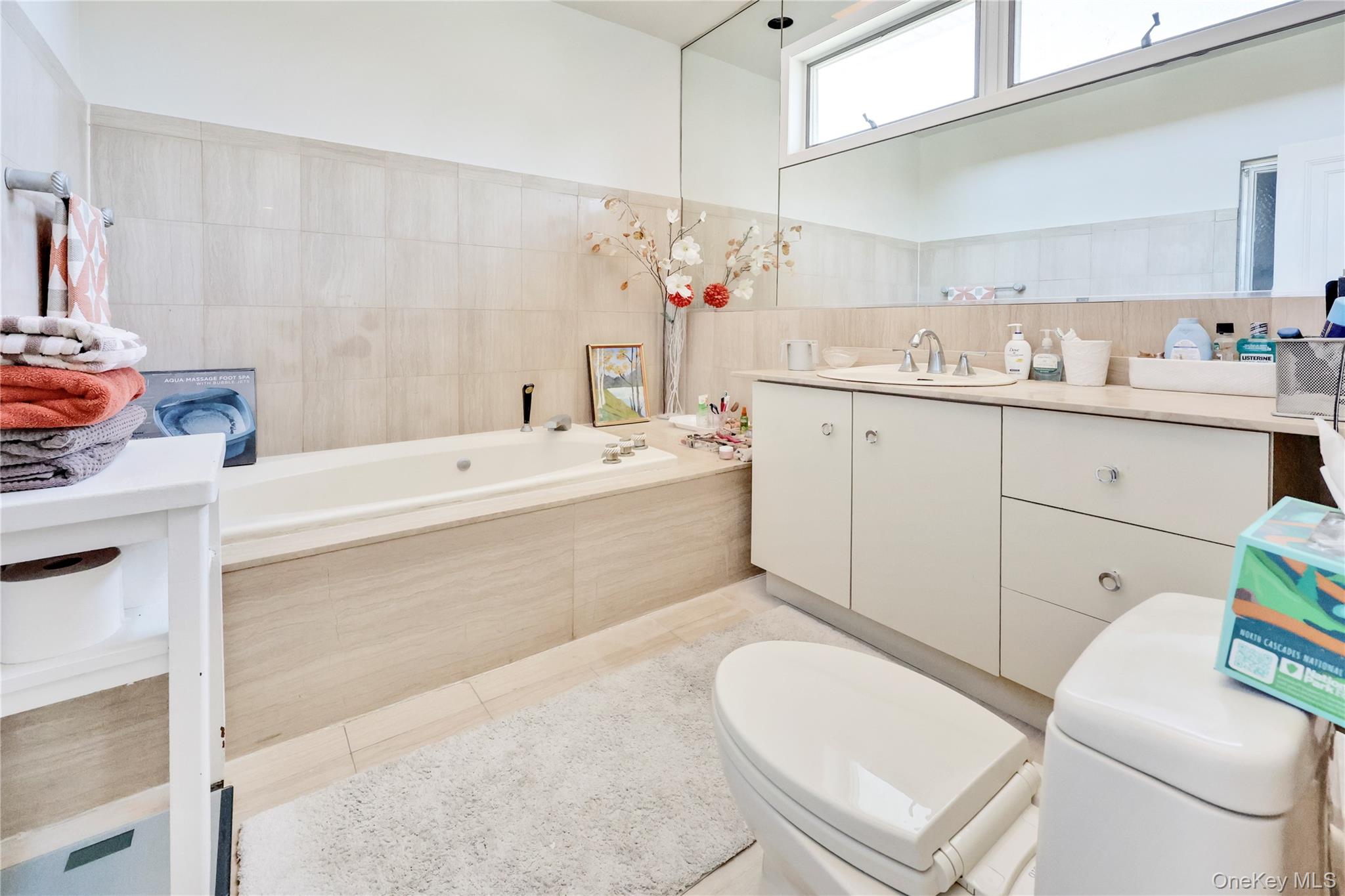 Lawrence, New York 11559, United States, 5 Bedrooms Bedrooms, ,4 BathroomsBathrooms,Residential,Active,202741