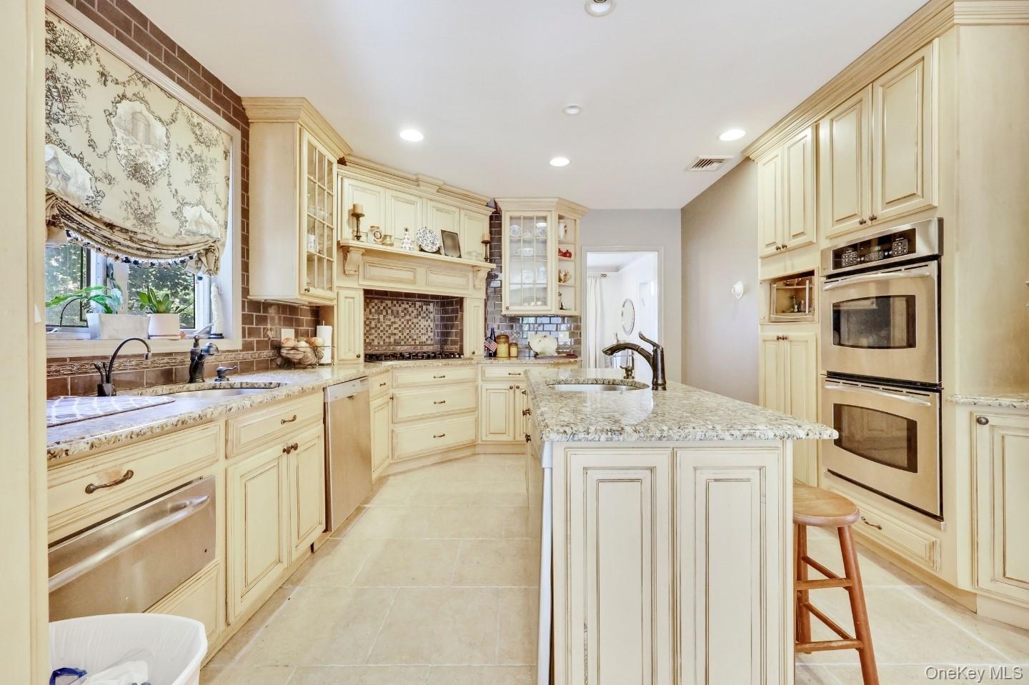 Lawrence, New York 11559, United States, 5 Bedrooms Bedrooms, ,4 BathroomsBathrooms,Residential,Active,202741