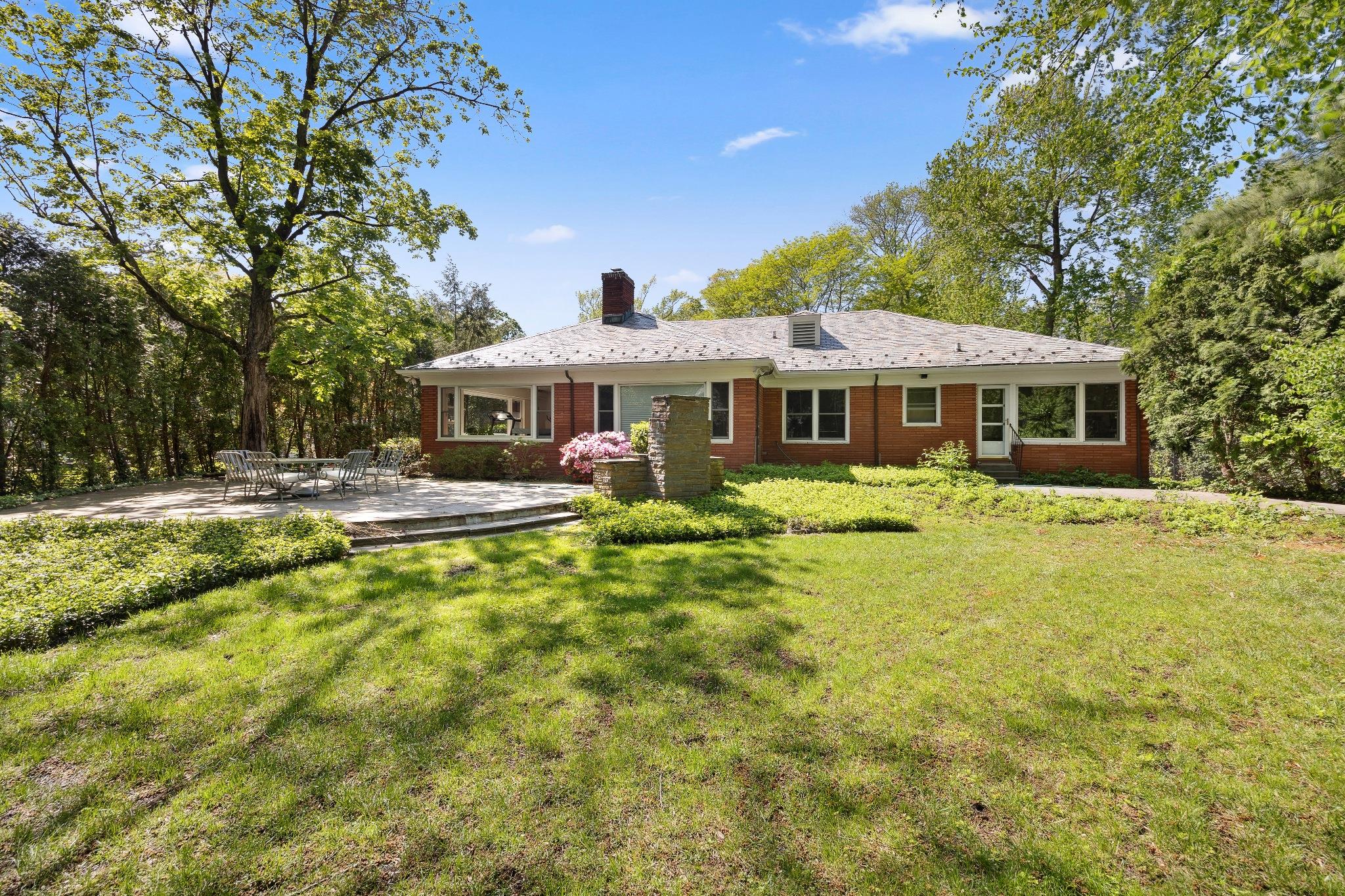 Rental Property at Paddington Road, Scarsdale, New York - Bedrooms: 4 
Bathrooms: 3 
Rooms: 9  - $15,000 MO.