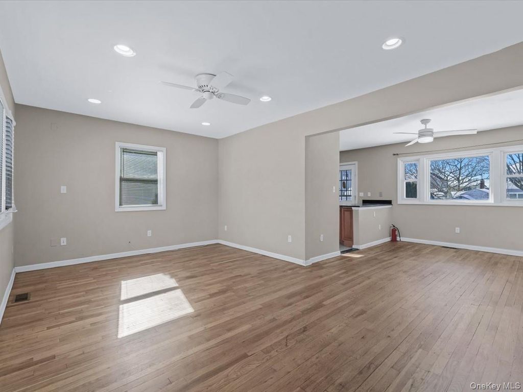 Photo of 1987 Lakeville Road, New Hyde Park, NY 11040 (MLS # 957591)