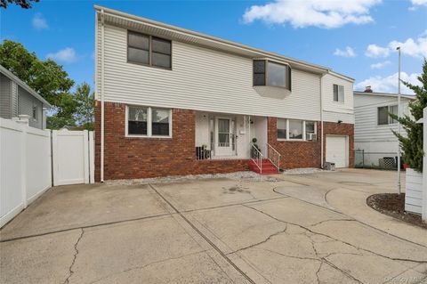 Photo of 33 Newport Road, Island Park, NY 11558 (MLS # 898713)