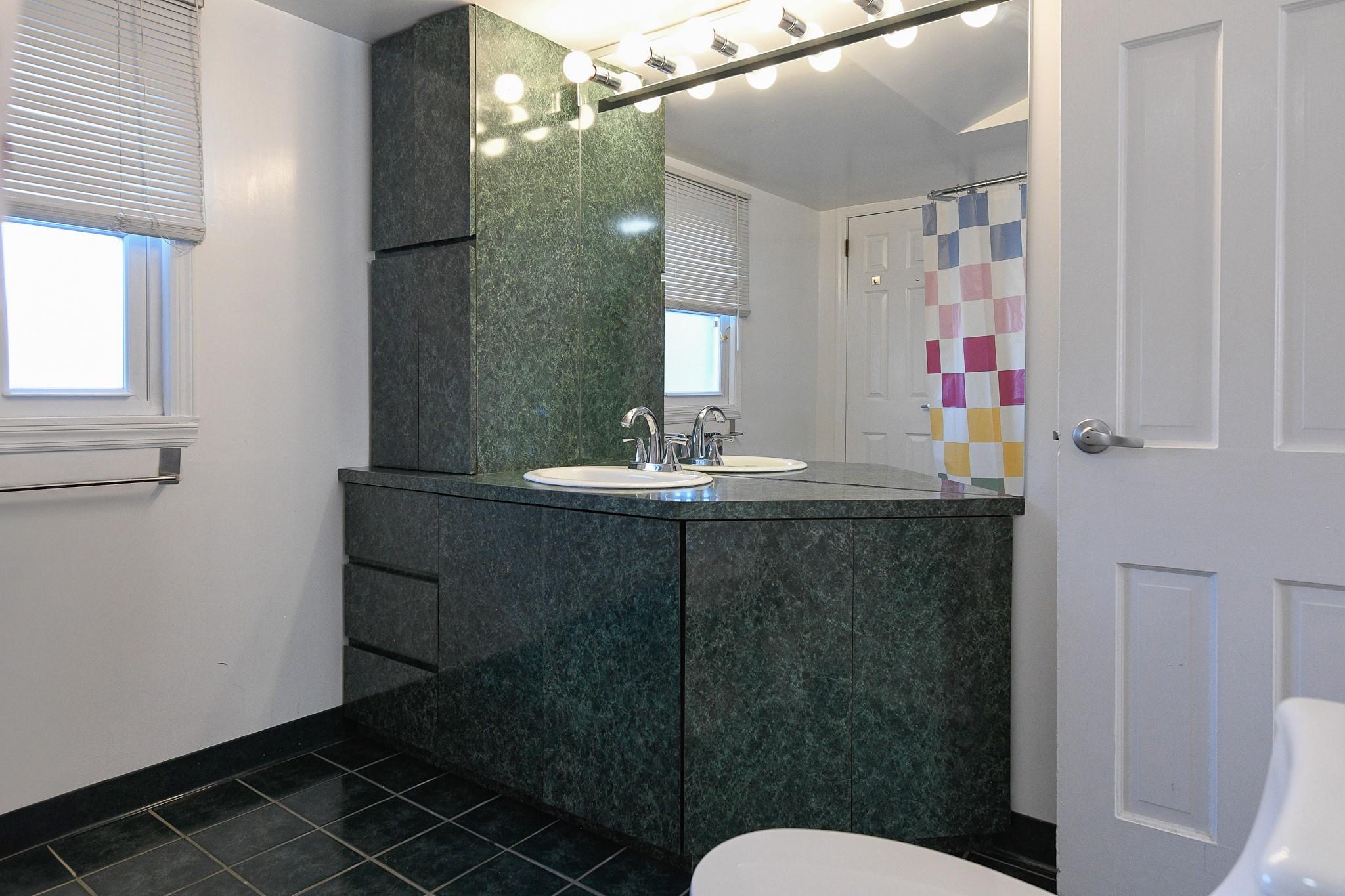 1054 Mora Place, Woodmere, New York image 14