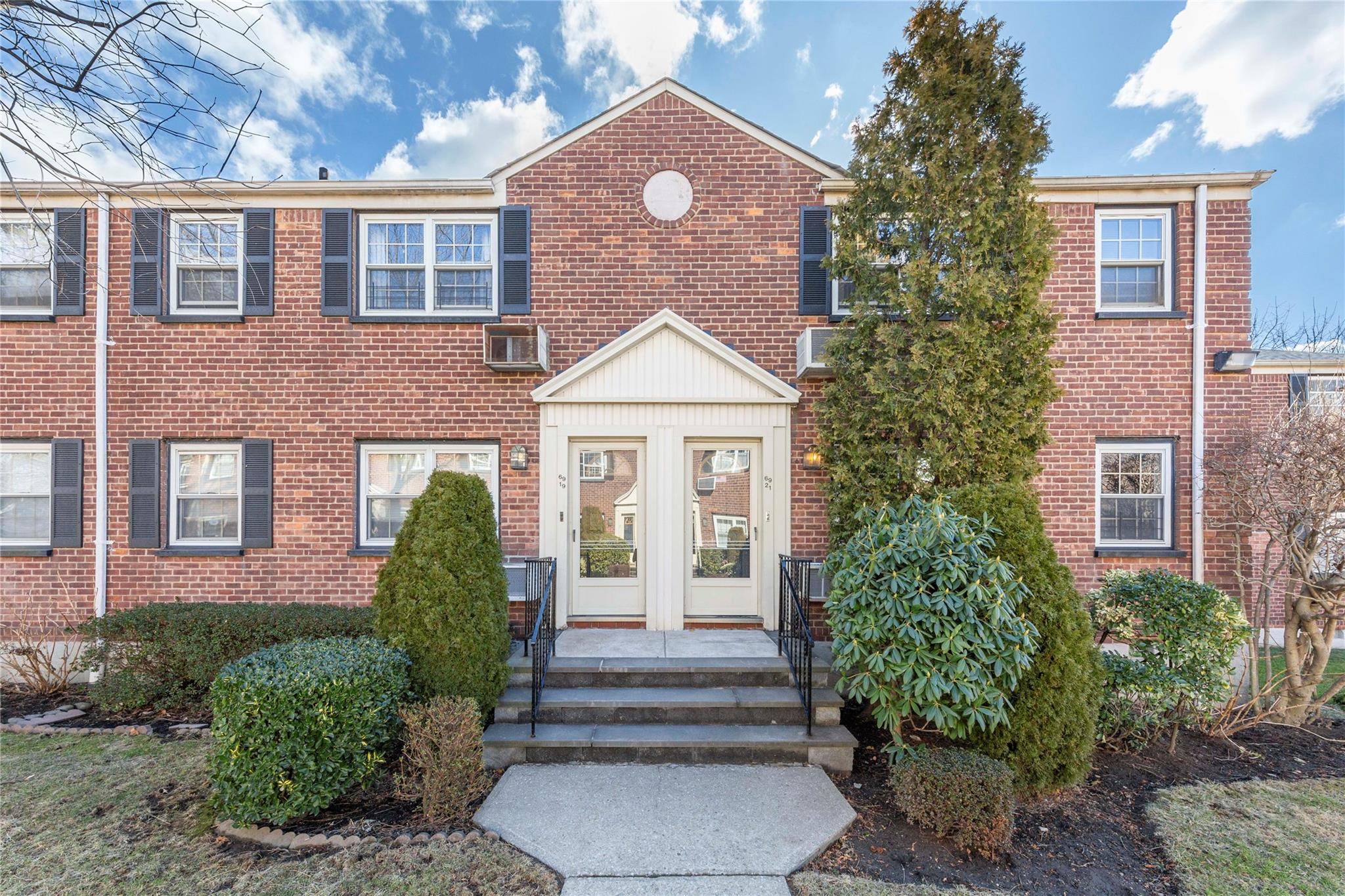 69-21 215th Street #A, Oakland Gardens, New York image 1