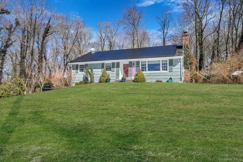 Homes For Sale - 109 Quaker Path<br/> Stony Brook, NY 11790