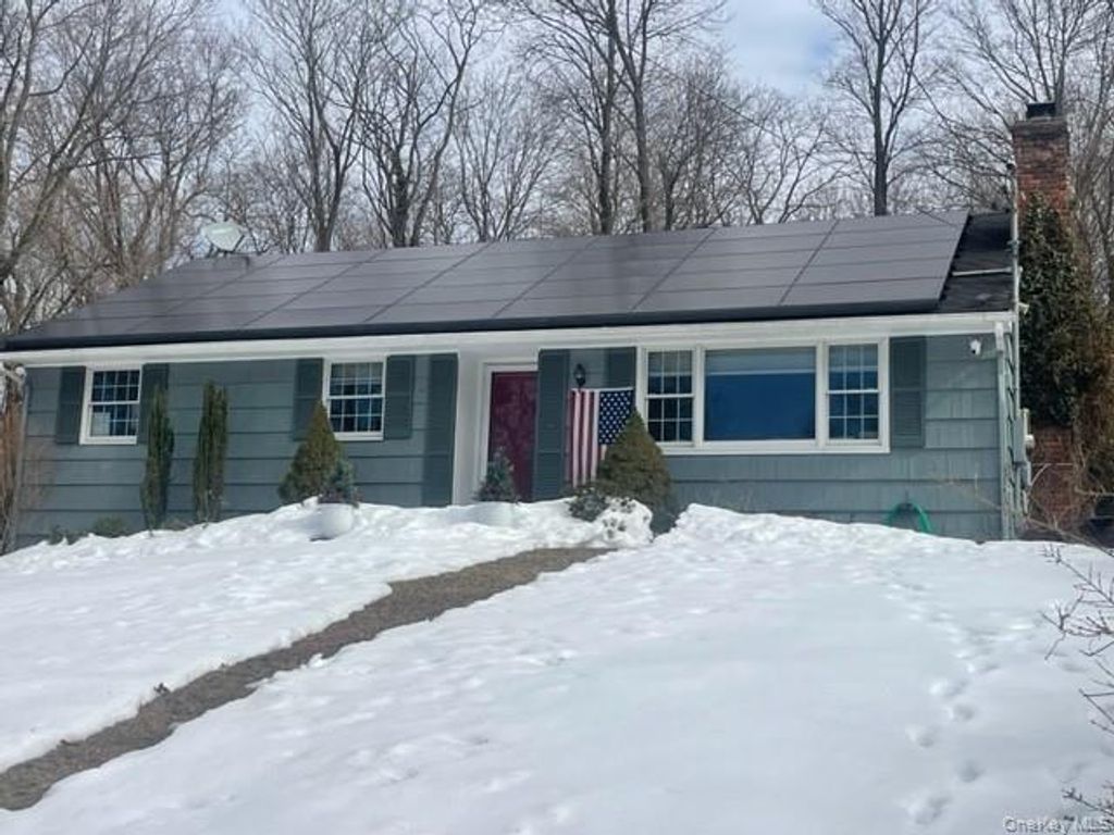Photo of 109 Quaker Path, Stony Brook, NY 11790 (MLS # 962740)