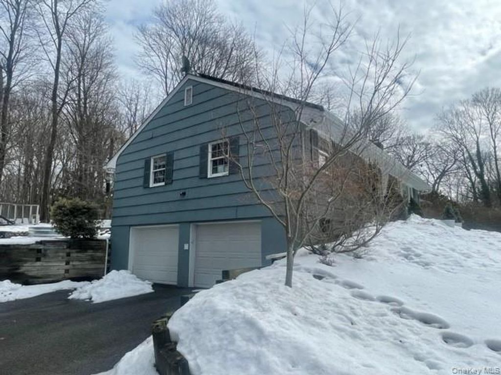 Photo of 109 Quaker Path, Stony Brook, NY 11790 (MLS # 962740)