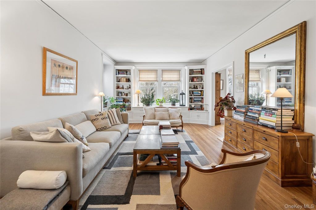 Photo of 9 Tanglewylde Avenue #4B, Bronxville, NY 10708 (MLS # 983302)