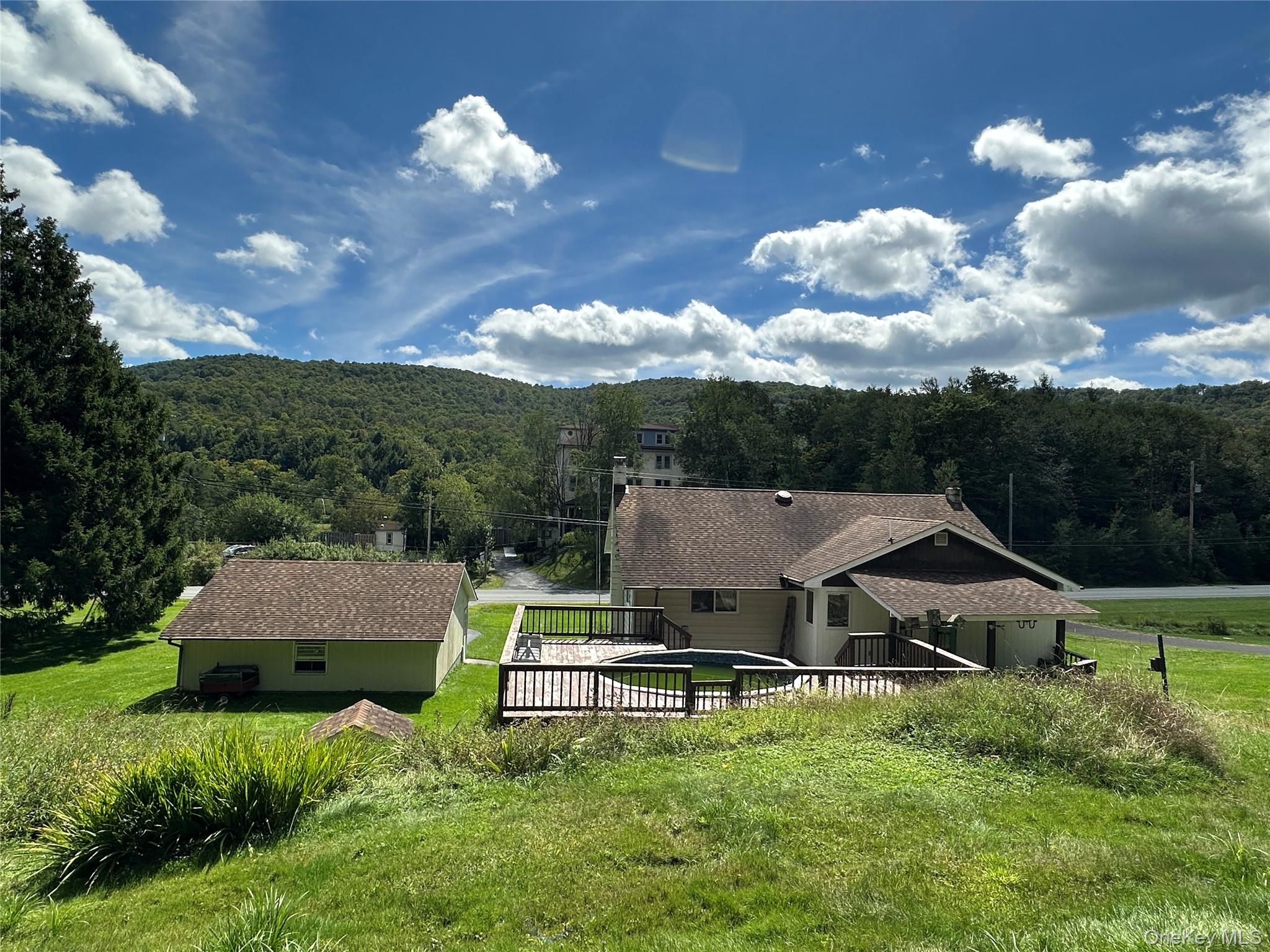 979 DeBruce Road